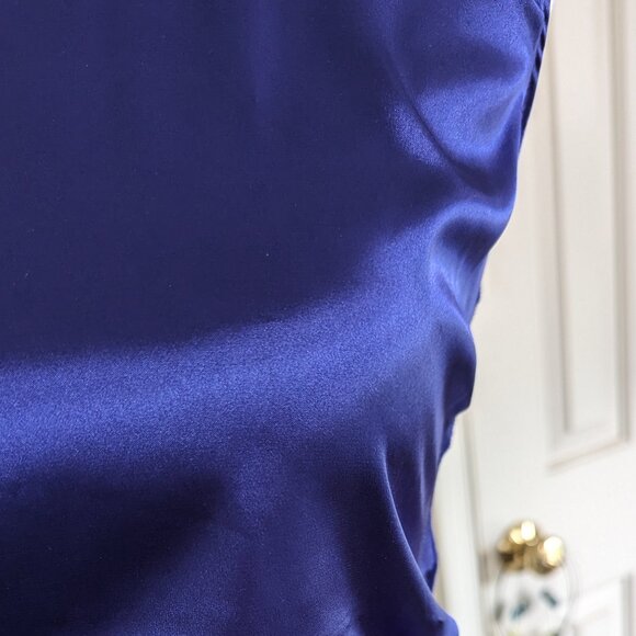 Tahari sleeveless satiny top- Size XS Great Condition - Picture 4 of 12